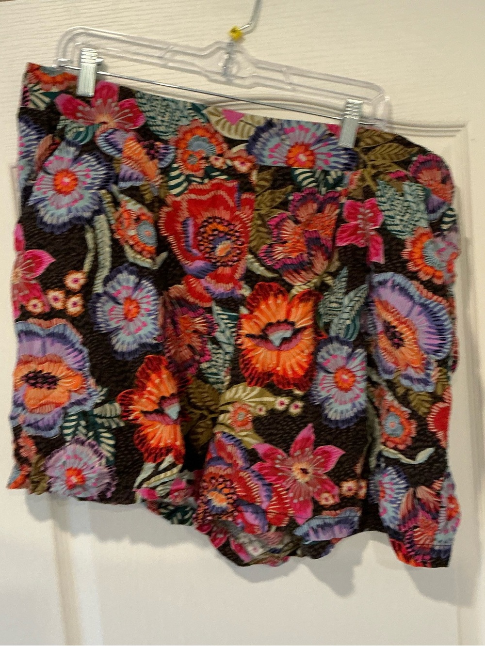 torrid Black Floral Smocked Waist Shorts with Multicolor Blooms 3XL Euc